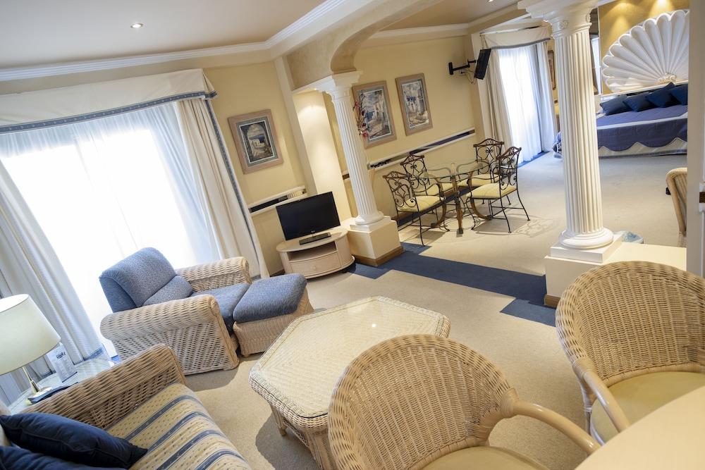 Hotel East By Pierre & 4*